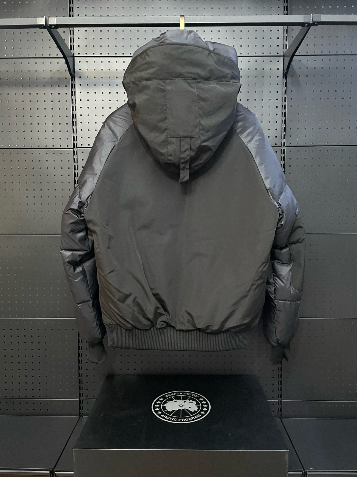 Schwarz-weiße Steppjacke für Herren