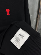 Cremefarbener Langarmstrickpullover mit Herz-Logo – Herren