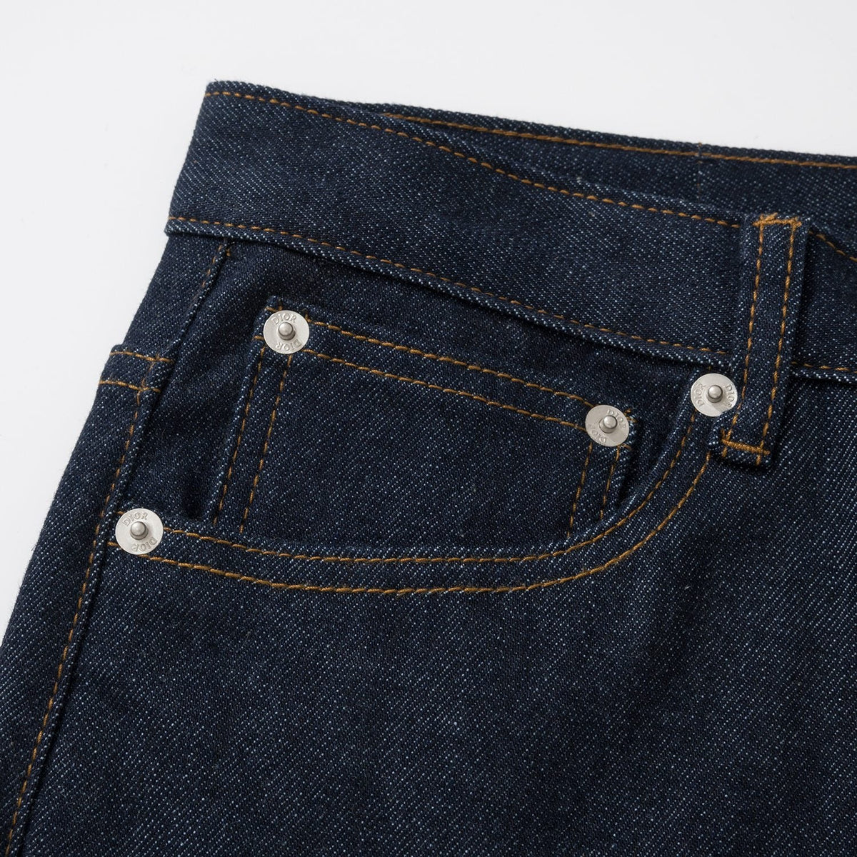 Gerade geschnittene Herrenjeans mit Monogramm-Saum aus marineblauem Denim
