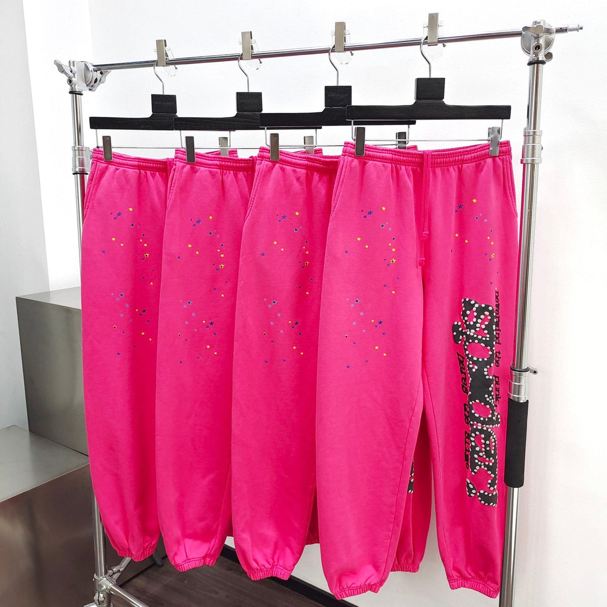 Pinke Baumwoll-Jogginghose mit Grafikprint – Herren