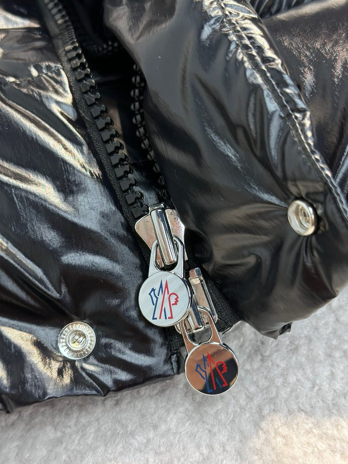 Schwarze und weiße Steppjacke – Herren