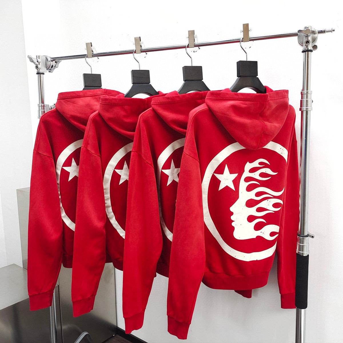 Roter Kapuzenpullover – Herren