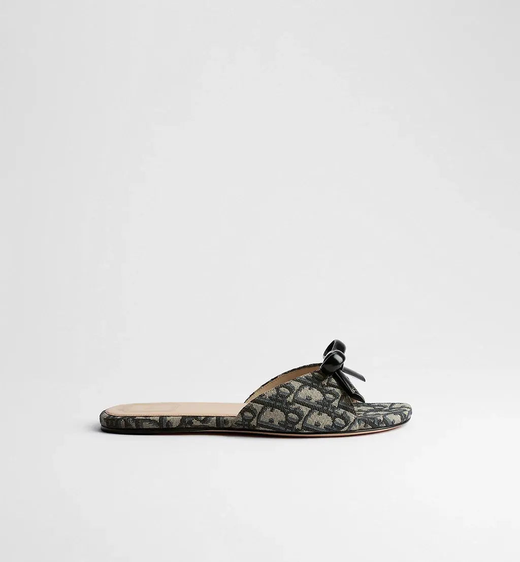 Bow Slide – under the creative vision of Jonathan Anderson, the Bow slide celebrates elegance – LUX VERSE Luxury Designer Fashion Outlet