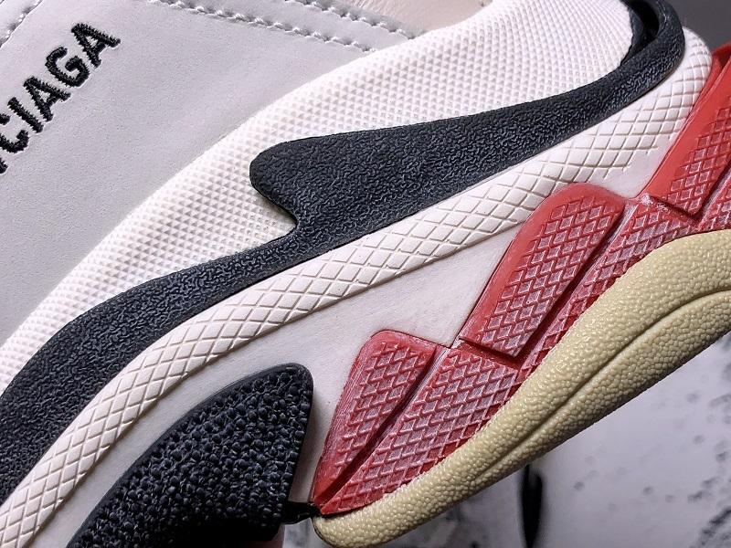 Triple S Cream Rot und Marineblaue Sneakers