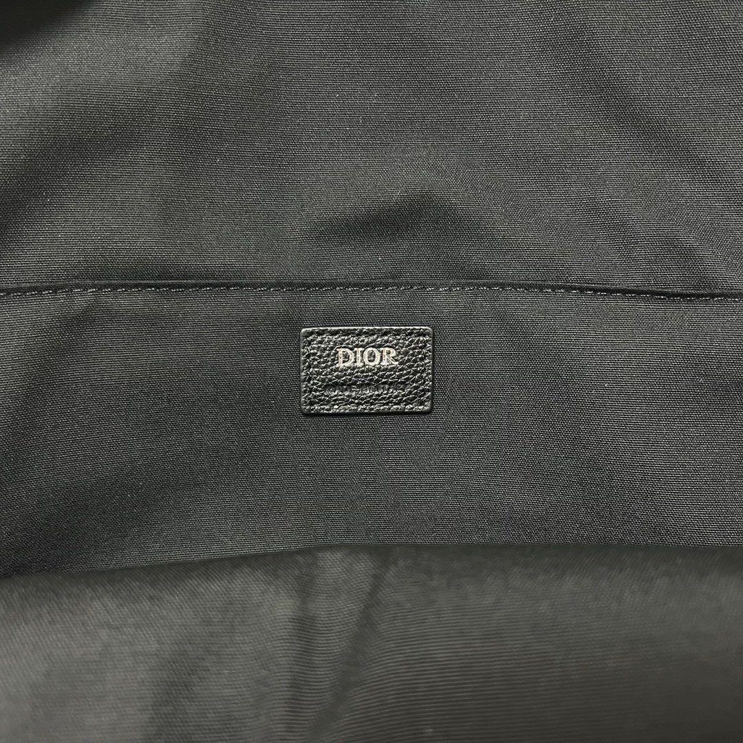 Schwarz-grauer Rucksack