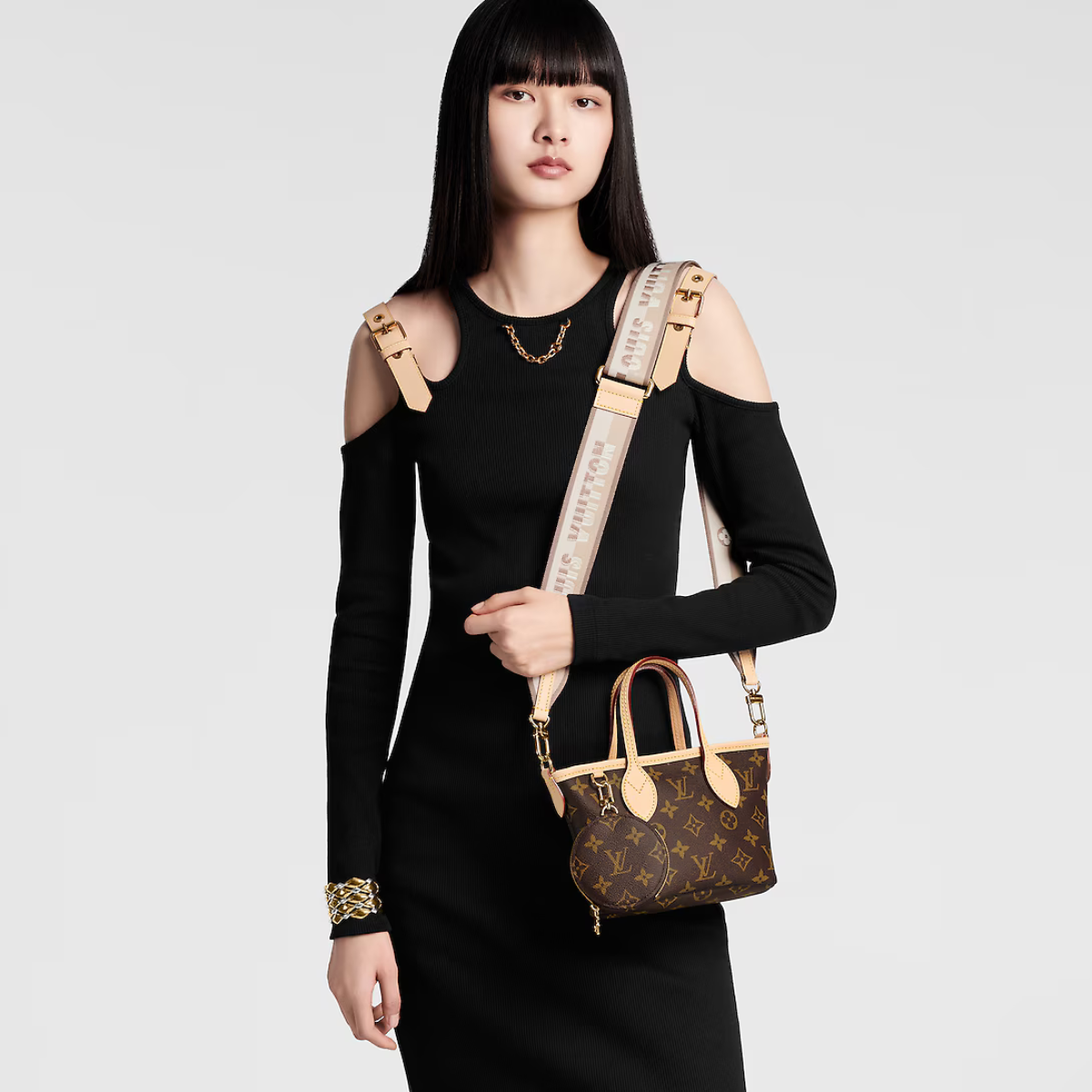 Neverfull BB Beige – this season the House’s forever favorite, the Neverfull, gets reinvented as – LUX VERSE Luxury Designer Fashion Outlet