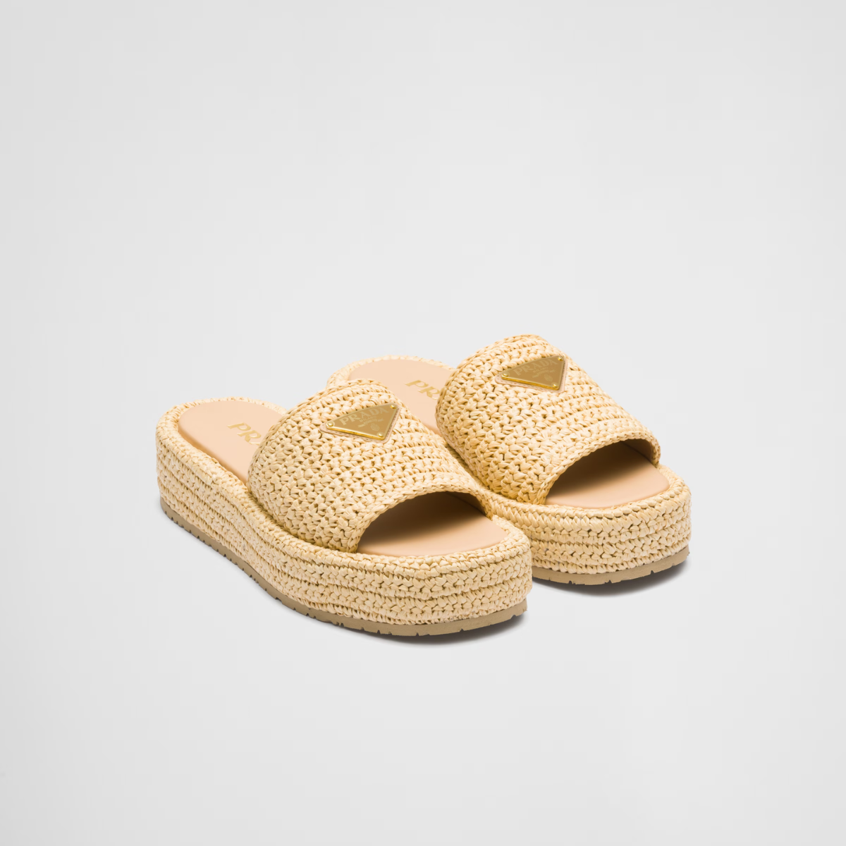 Crochet Flatform Iconic Slides – raffia-effect yarn Crochet workmanship Enameled metal triangle logo Monoblock rubber – LUX VERSE Luxury Designer Fashion Outlet
