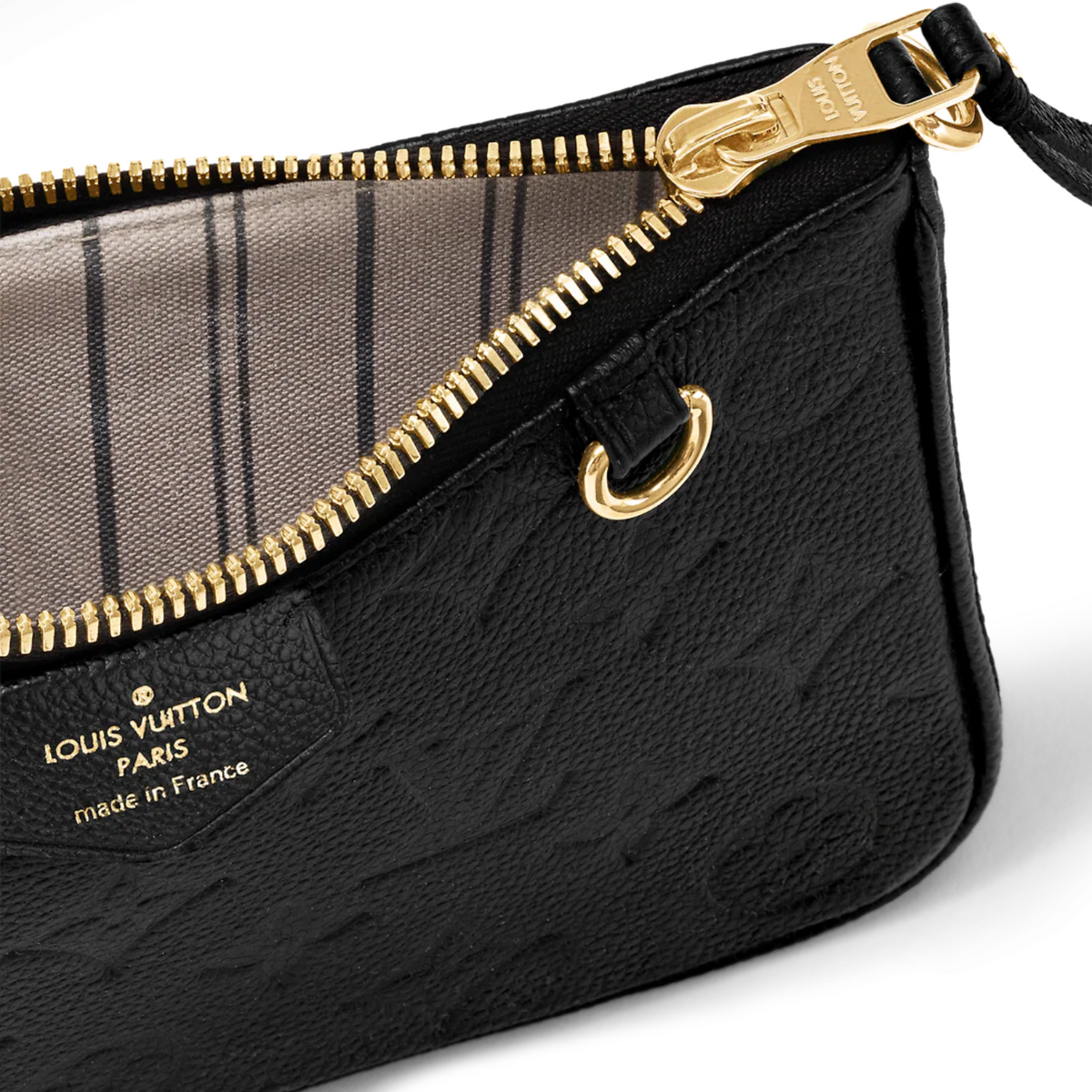 Easy Pouch On Strap – it can be worn on the shoulder, with the chain or the strap for a short carry, or – LUX VERSE Luxury Designer Fashion Outlet