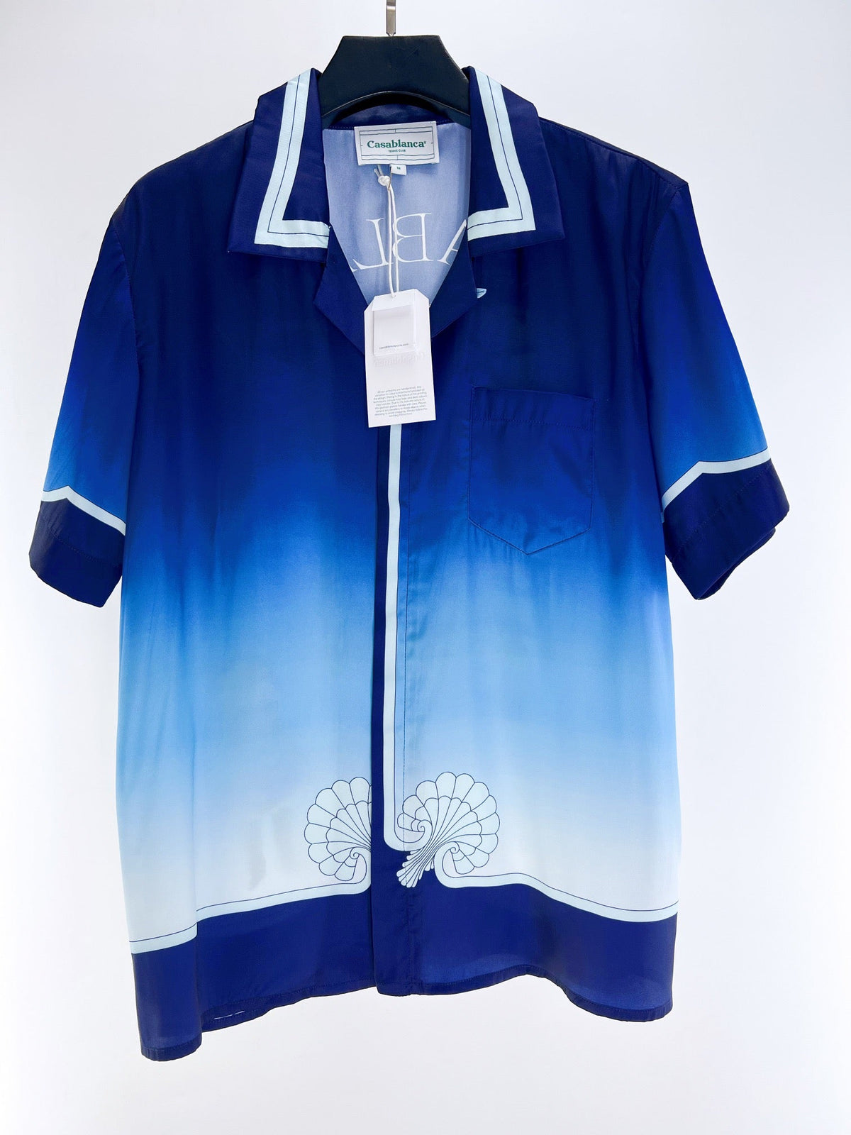 Blaues Gradient-Seidenhemd mit Pfauenmotiv – Herren