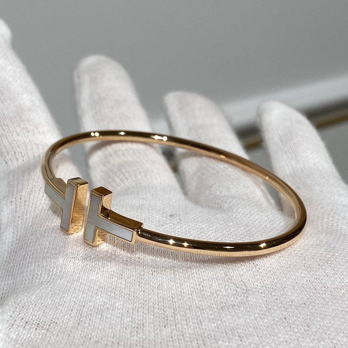 T Bracelet 1.8mm Mop Rose Gold – LUX VERSE Luxury Designer Fashion Outlet