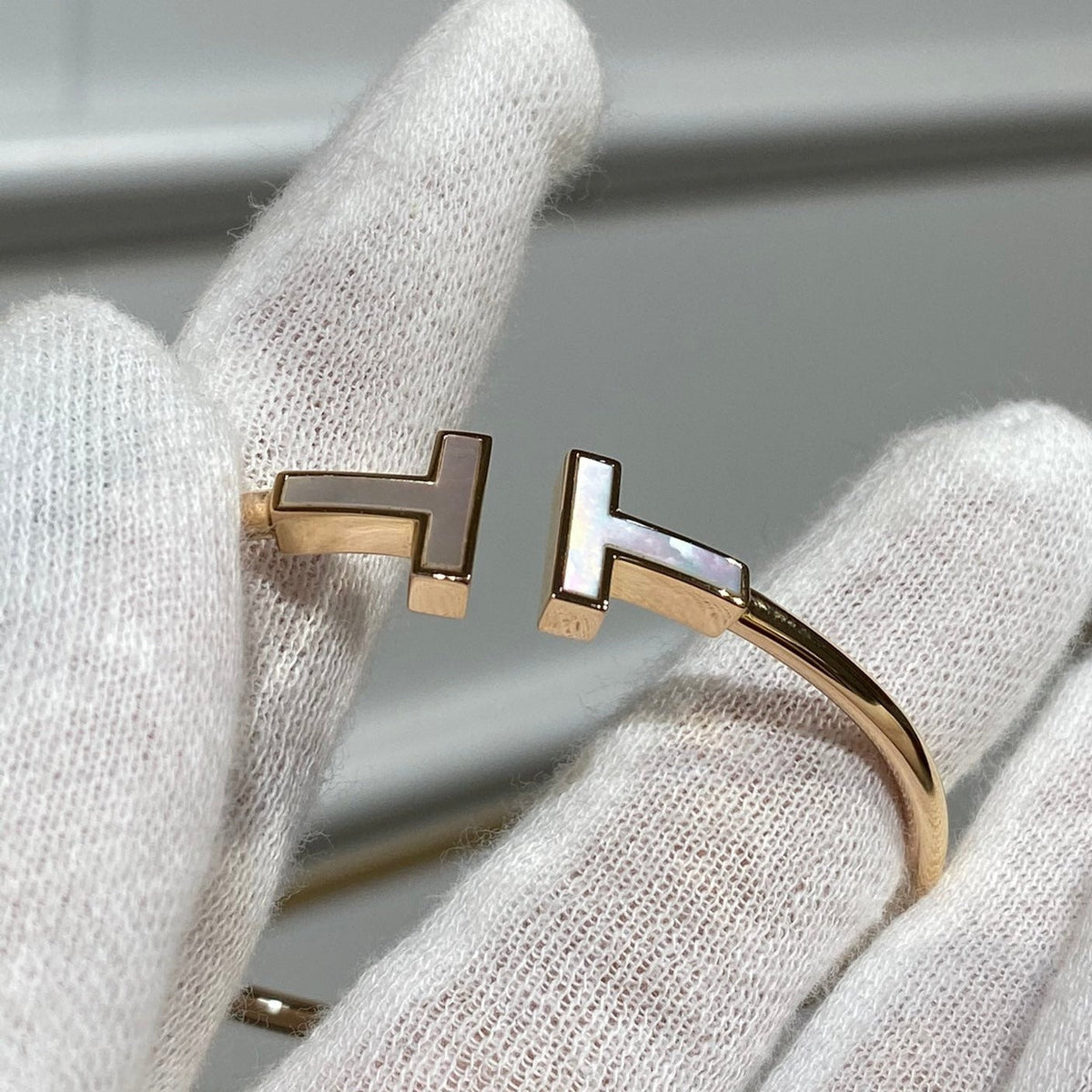 T Bracelet 1.8mm Mop Rose Gold – LUX VERSE Luxury Designer Fashion Outlet