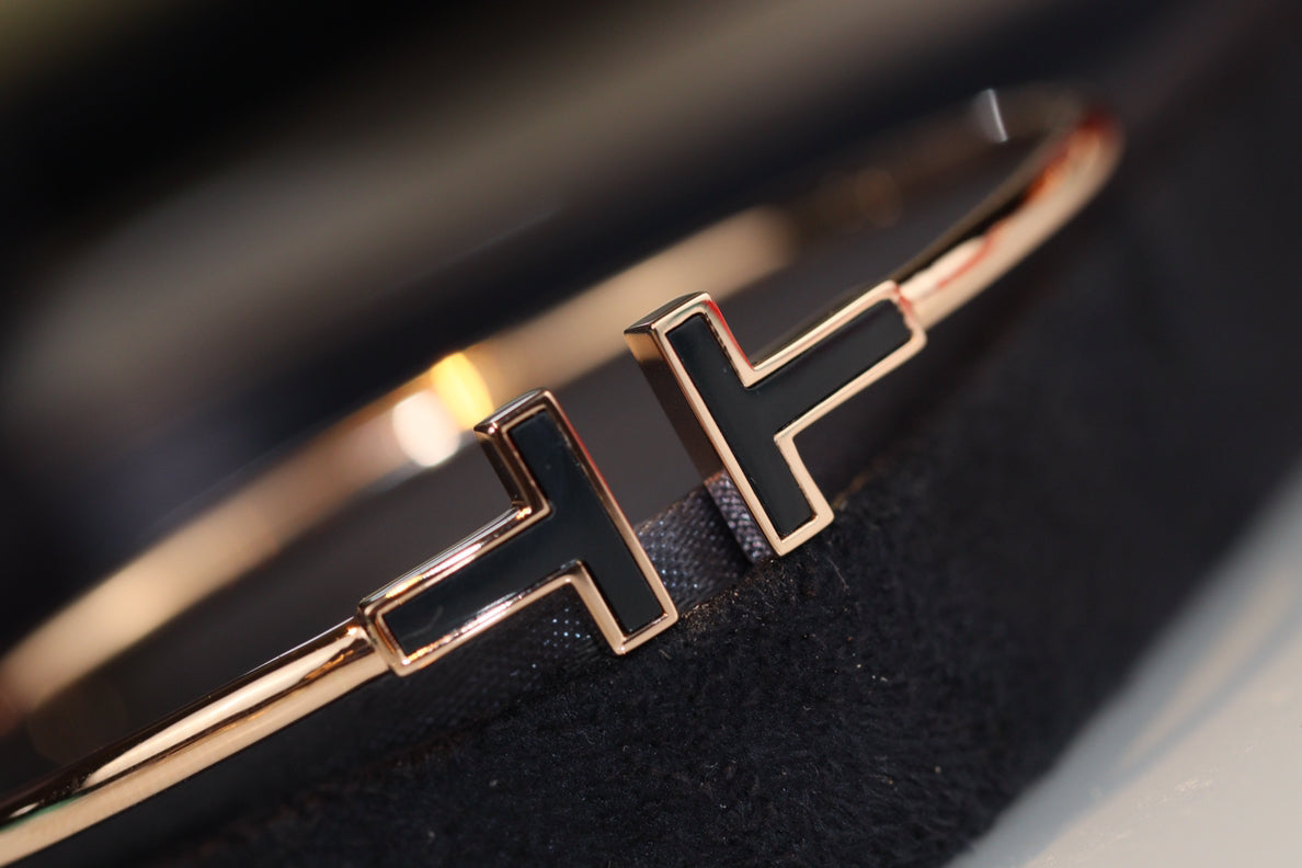 T Bracelet 1.8mm Onyx Rose Gold – LUX VERSE Luxury Designer Fashion Outlet