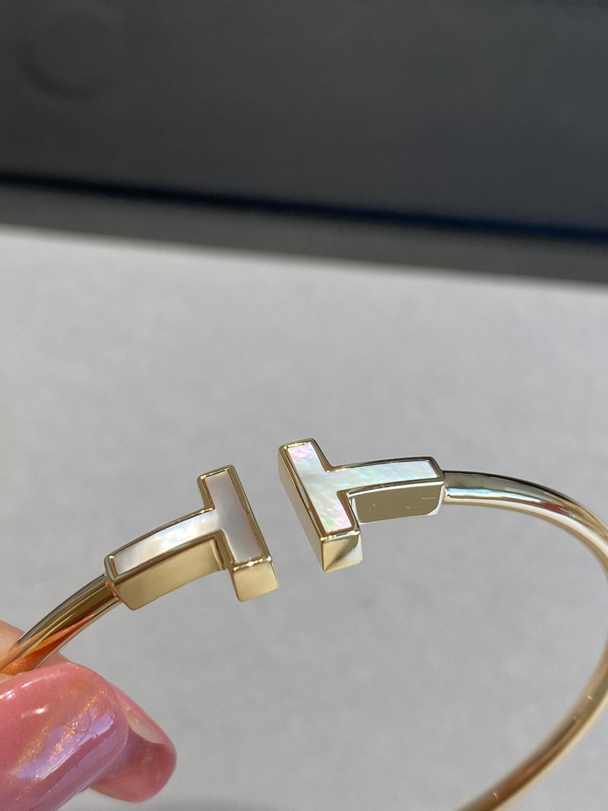 T Bracelet 1.8mm Mop Gold – LUX VERSE Luxury Designer Fashion Outlet