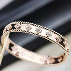 Clover Bracelet 8mm Diamonds – LUX VERSE Luxury Designer Fashion Outlet