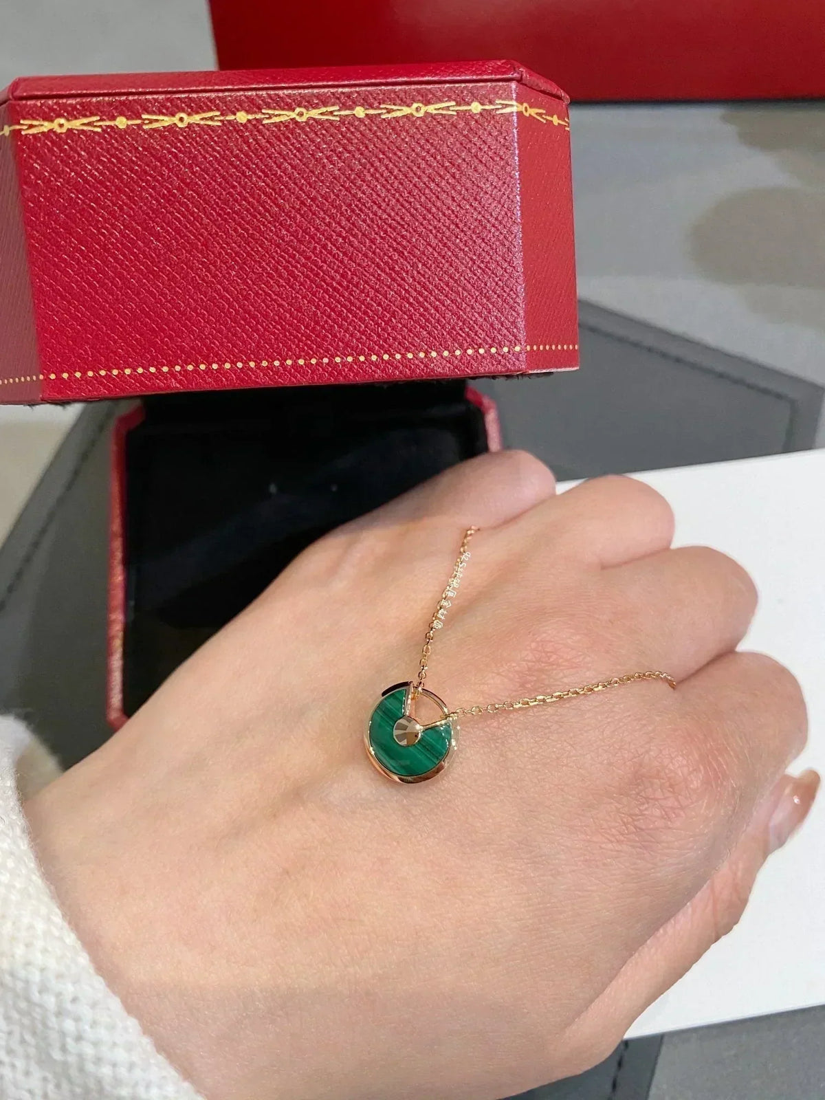 Amulette Rose Gold Malachite Necklace – LUX VERSE Luxury Designer Fashion Outlet