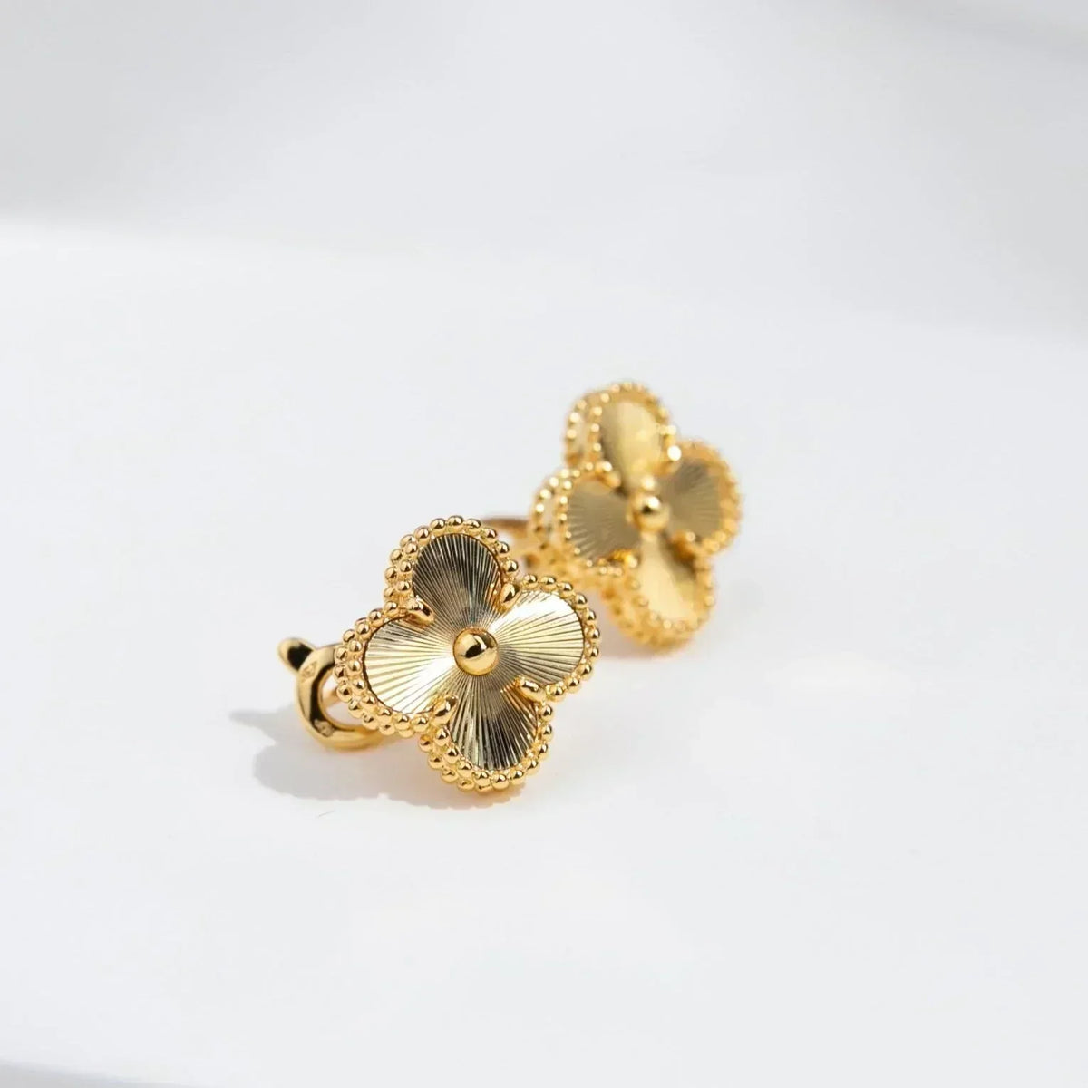 Clover Medium 1 Motifs Laser Earrings – LUX VERSE Luxury Designer Fashion Outlet