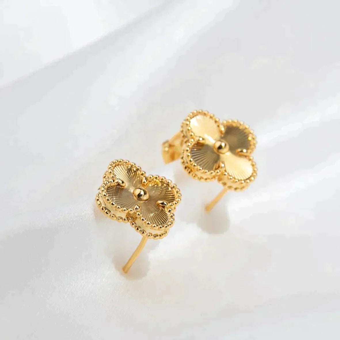 Clover Medium 1 Motifs Laser Earrings – LUX VERSE Luxury Designer Fashion Outlet