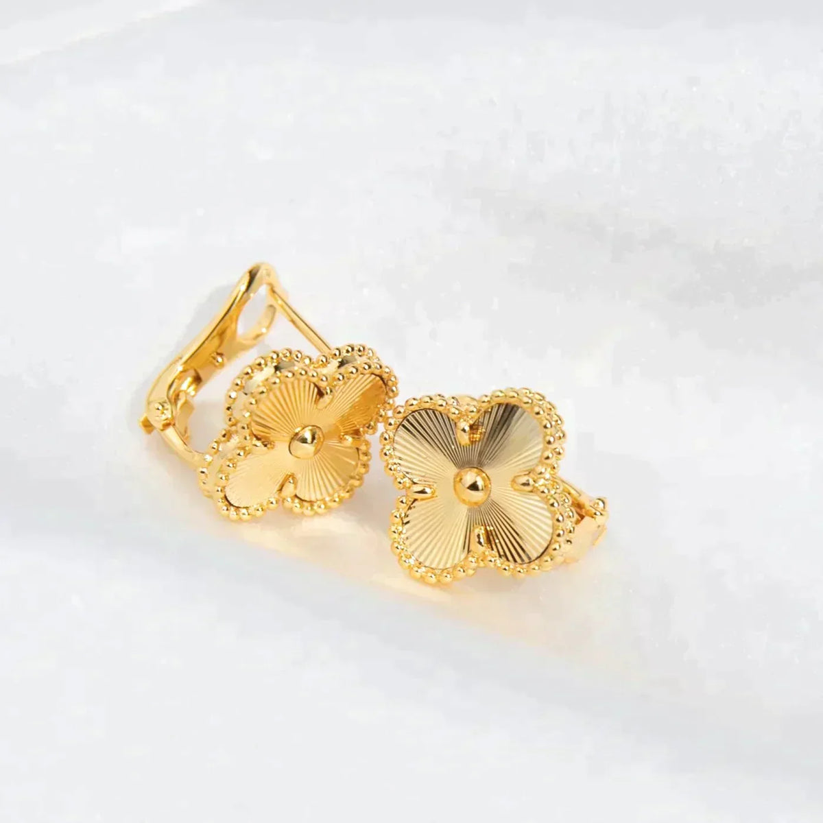Clover Medium 1 Motifs Laser Earrings – LUX VERSE Luxury Designer Fashion Outlet