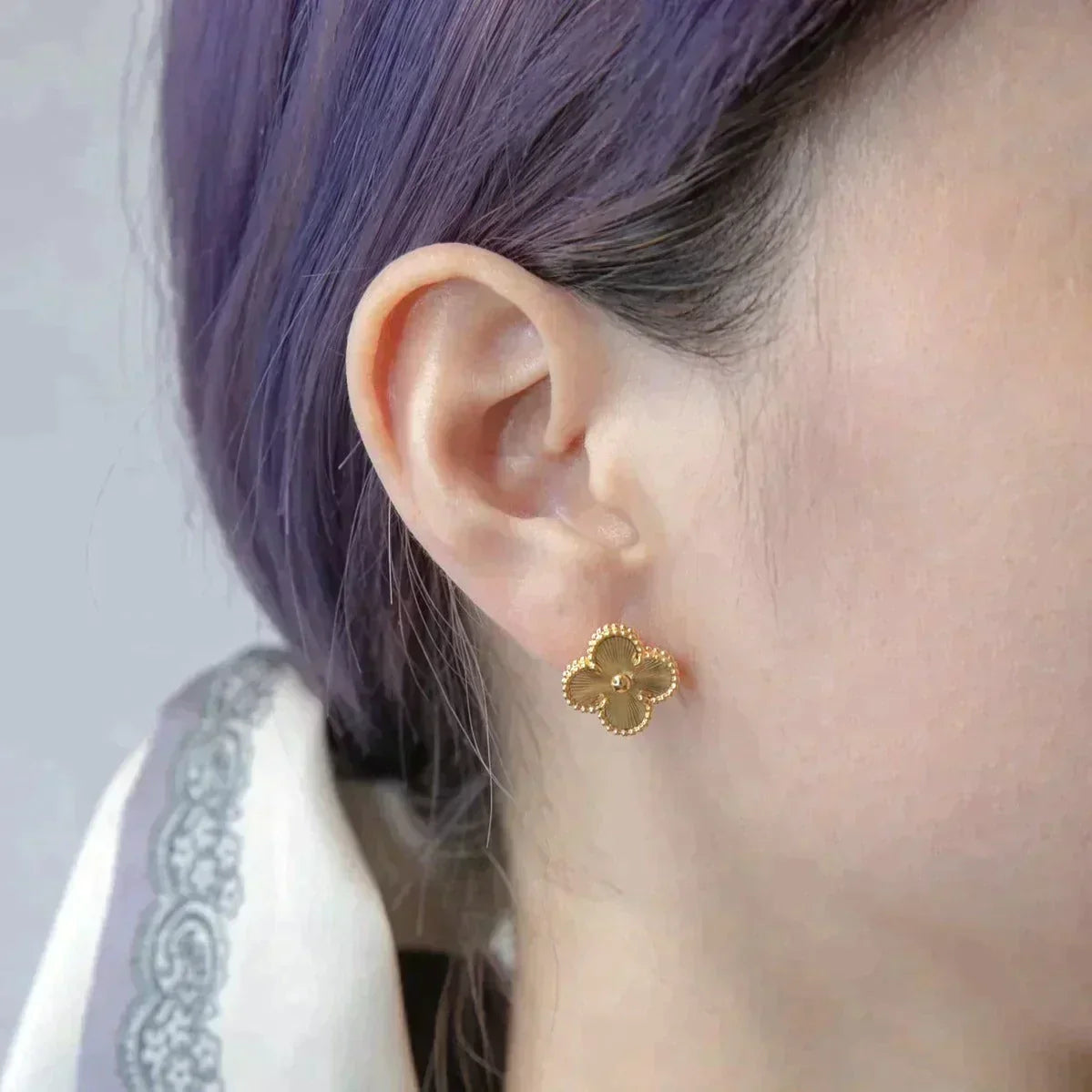 Clover Medium 1 Motifs Laser Earrings – LUX VERSE Luxury Designer Fashion Outlet
