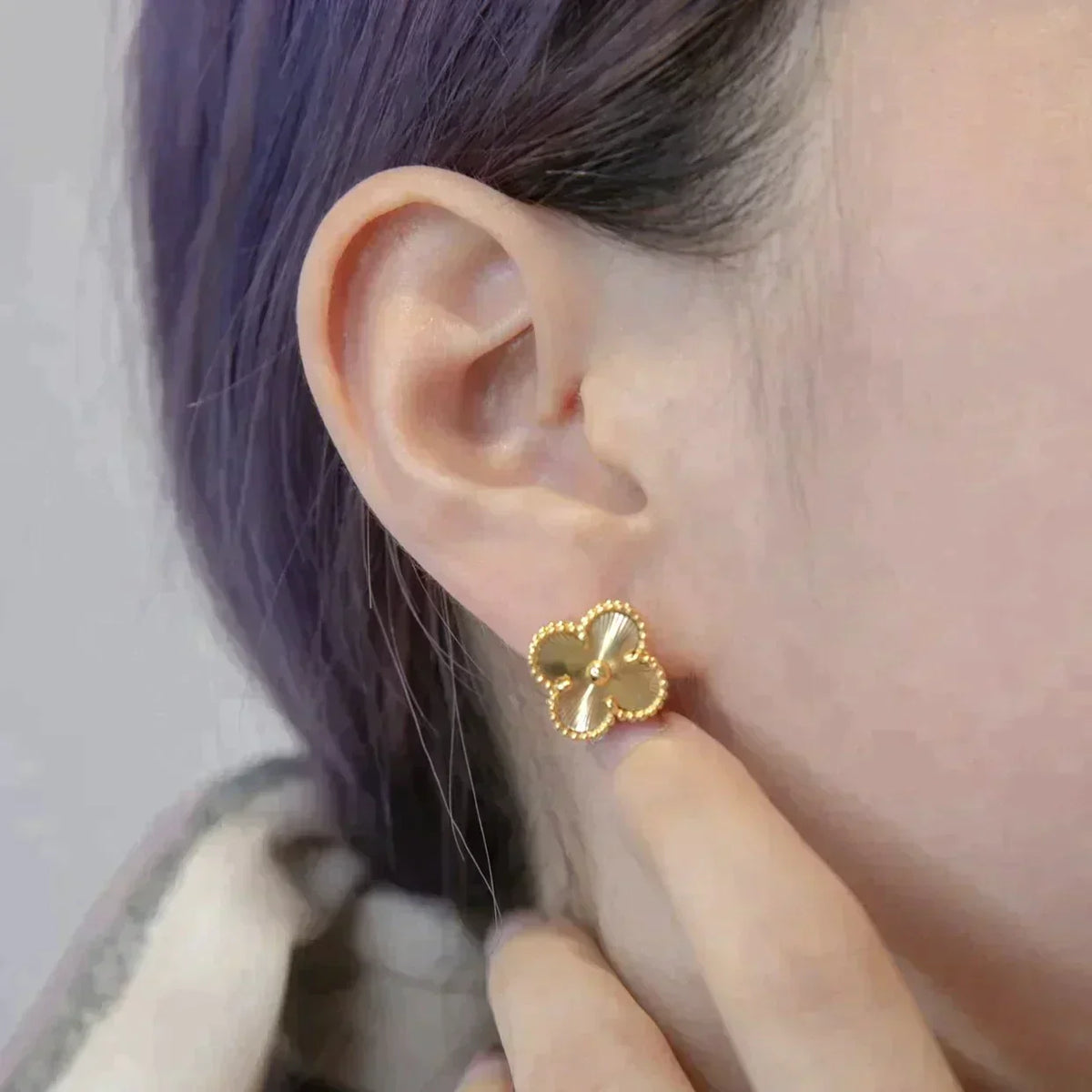 Clover Medium 1 Motifs Laser Earrings – LUX VERSE Luxury Designer Fashion Outlet