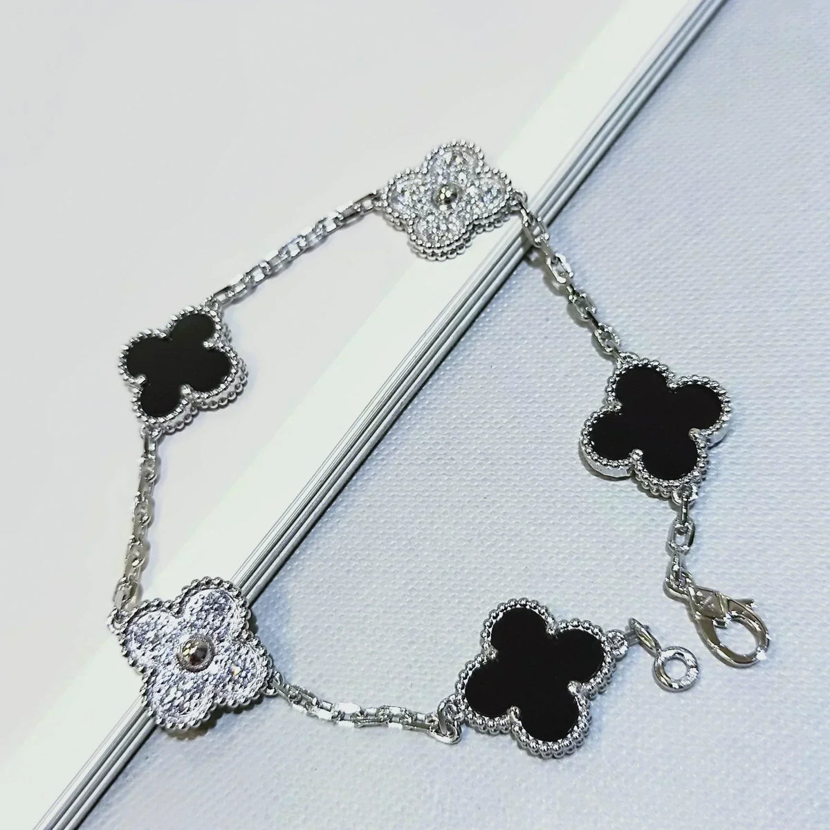 Clover 5 Motif Onyxs Diamond Bracelet Silver – LUX VERSE Luxury Designer Fashion Outlet
