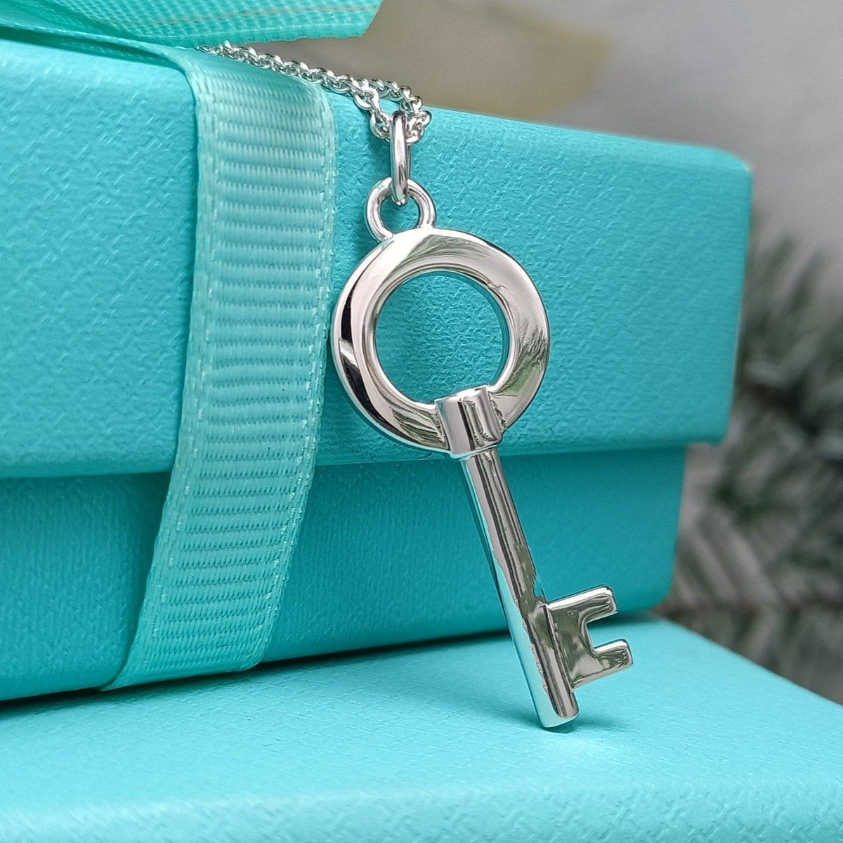Key Necklace – LUX VERSE Luxury Designer Fashion Outlet