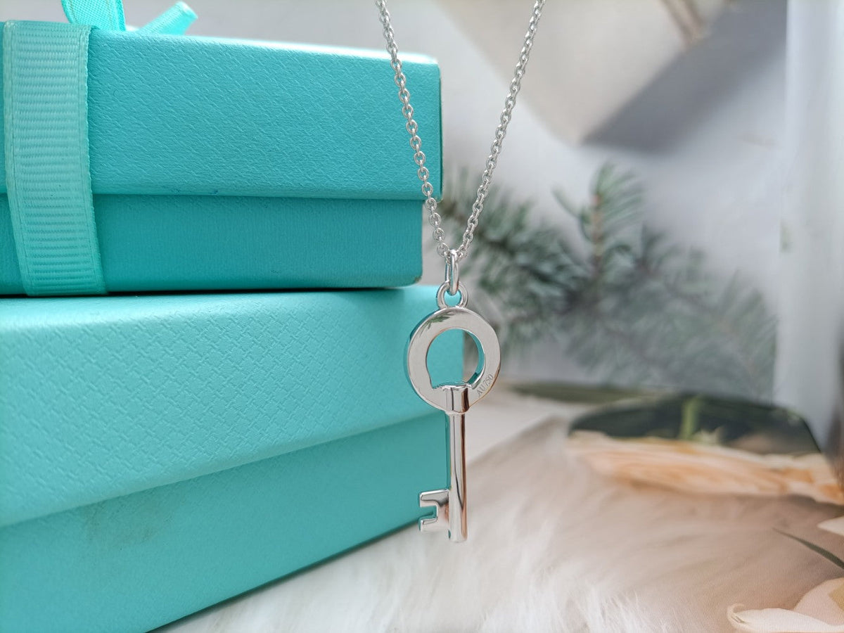Key Necklace – LUX VERSE Luxury Designer Fashion Outlet