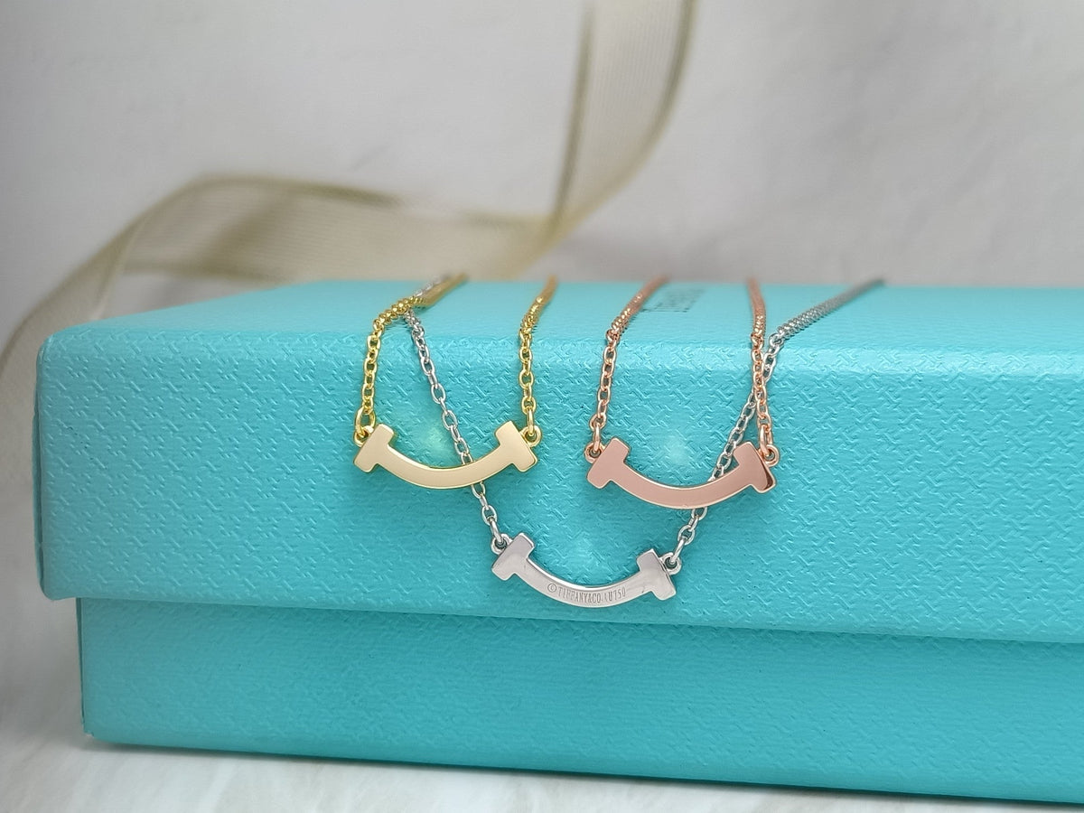Mini Smile Pedant Necklace – LUX VERSE Luxury Designer Fashion Outlet