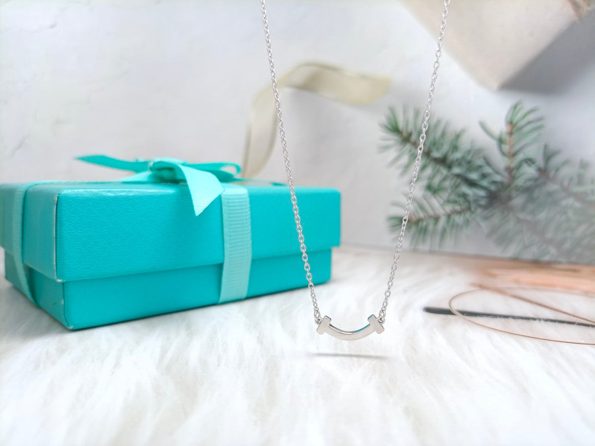 Mini Smile Pedant Necklace – LUX VERSE Luxury Designer Fashion Outlet
