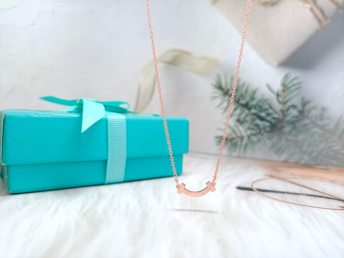 Mini Smile Pedant Necklace – LUX VERSE Luxury Designer Fashion Outlet