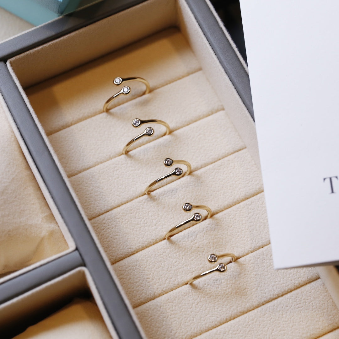 Elsa Hoop Ring Rose Gold – LUX VERSE Luxury Designer Fashion Outlet