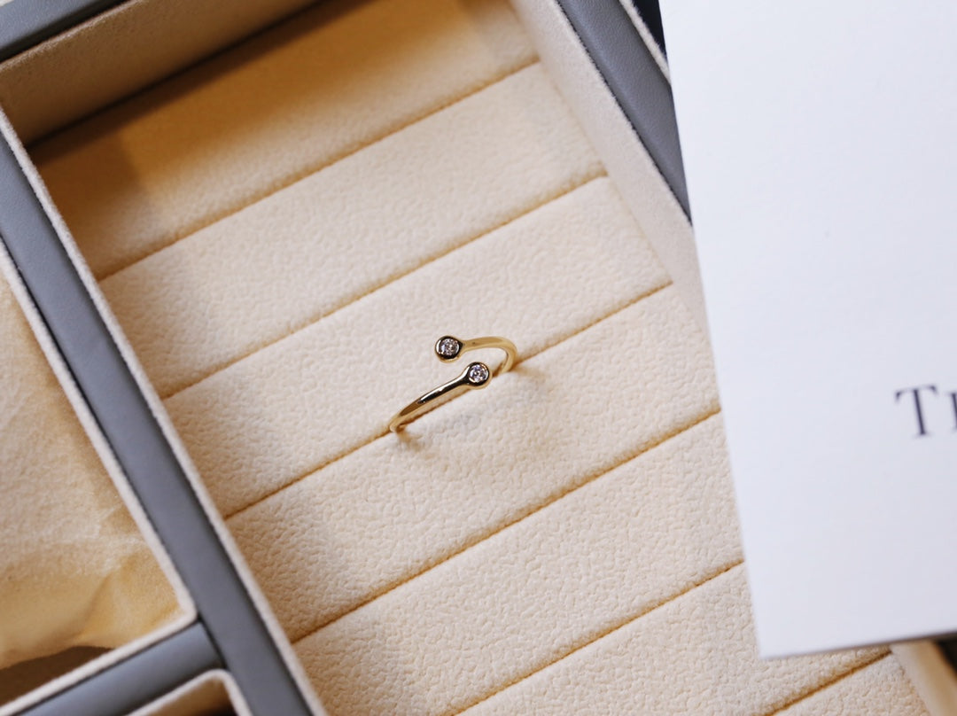 Elsa Hoop Ring Rose Gold – LUX VERSE Luxury Designer Fashion Outlet