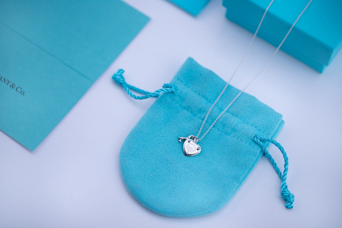 Key and Heart Silver Necklace – LUX VERSE Luxury Designer Fashion Outlet