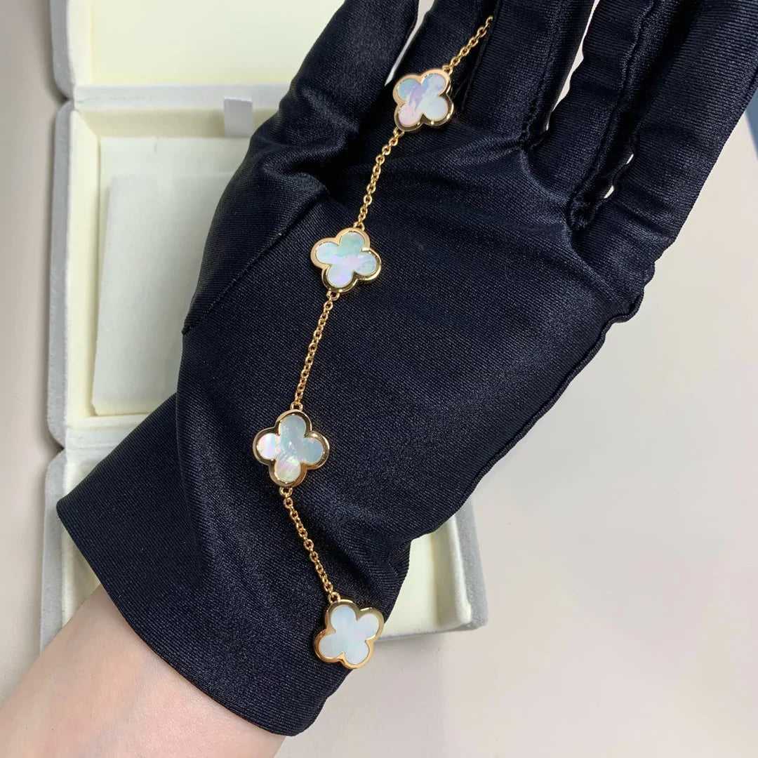 Pure Clover Mop Bracelet 4 Motifs – LUX VERSE Luxury Designer Fashion Outlet