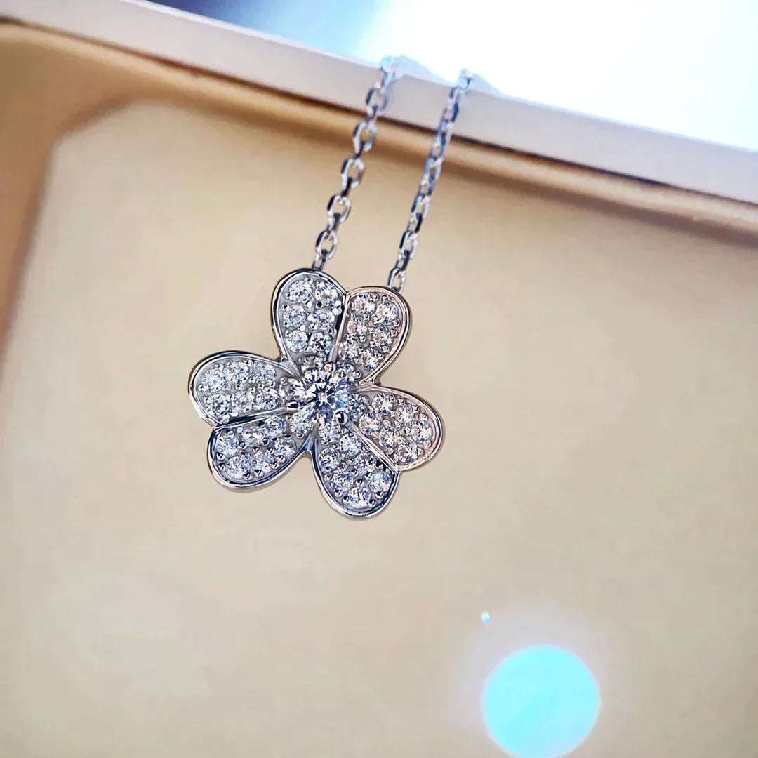 Clover Diamond Necklace Silver – LUX VERSE Luxury Designer Fashion Outlet