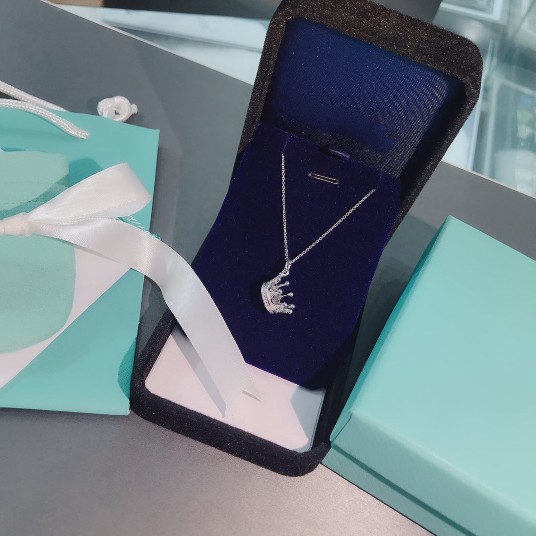 Crown Pedant Necklace – LUX VERSE Luxury Designer Fashion Outlet