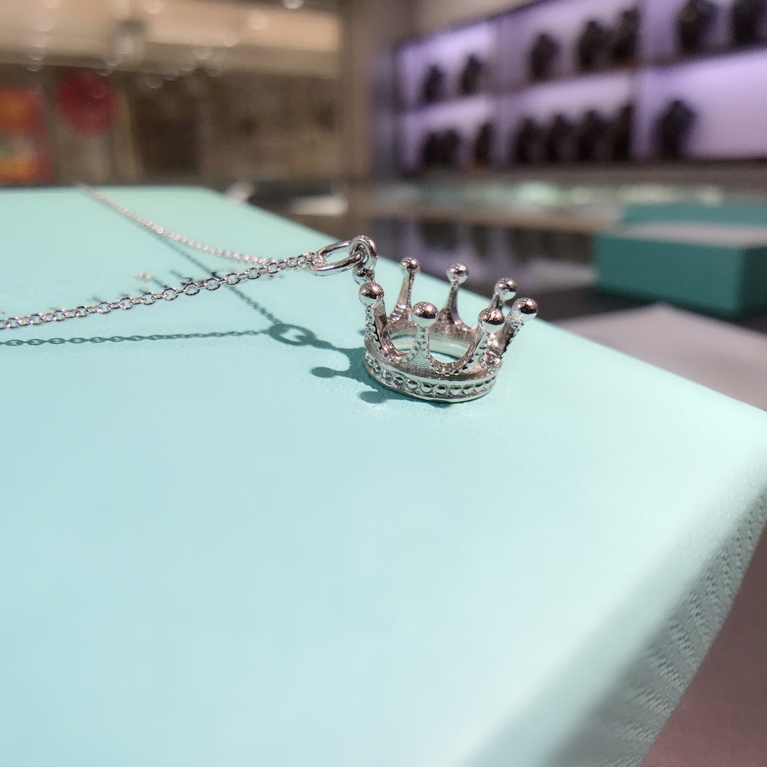 Crown Pedant Necklace – LUX VERSE Luxury Designer Fashion Outlet