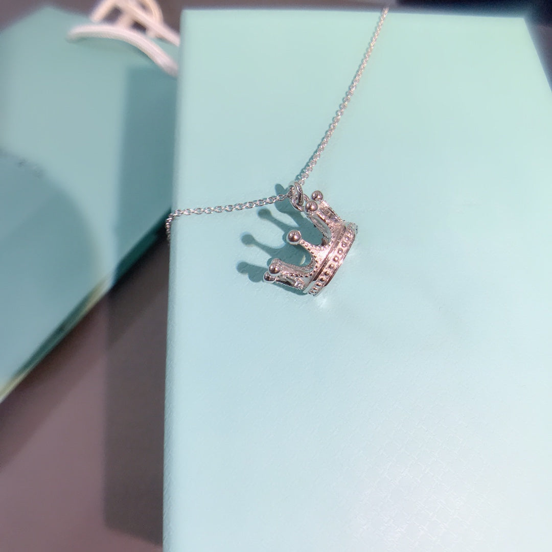 Crown Pedant Necklace – LUX VERSE Luxury Designer Fashion Outlet