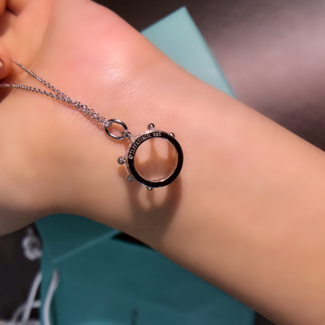 Crown Pedant Necklace – LUX VERSE Luxury Designer Fashion Outlet