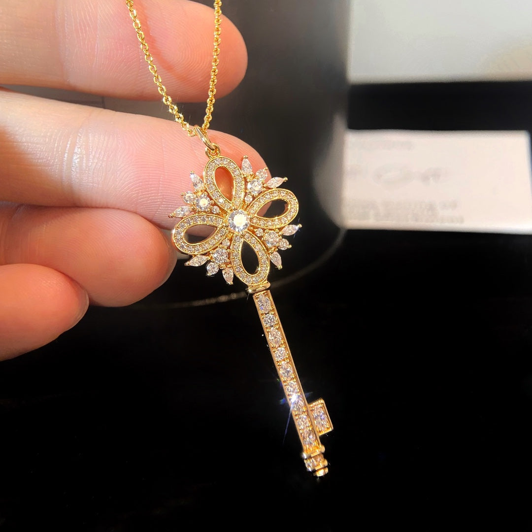 Victoria Key Pedant – LUX VERSE Luxury Designer Fashion Outlet