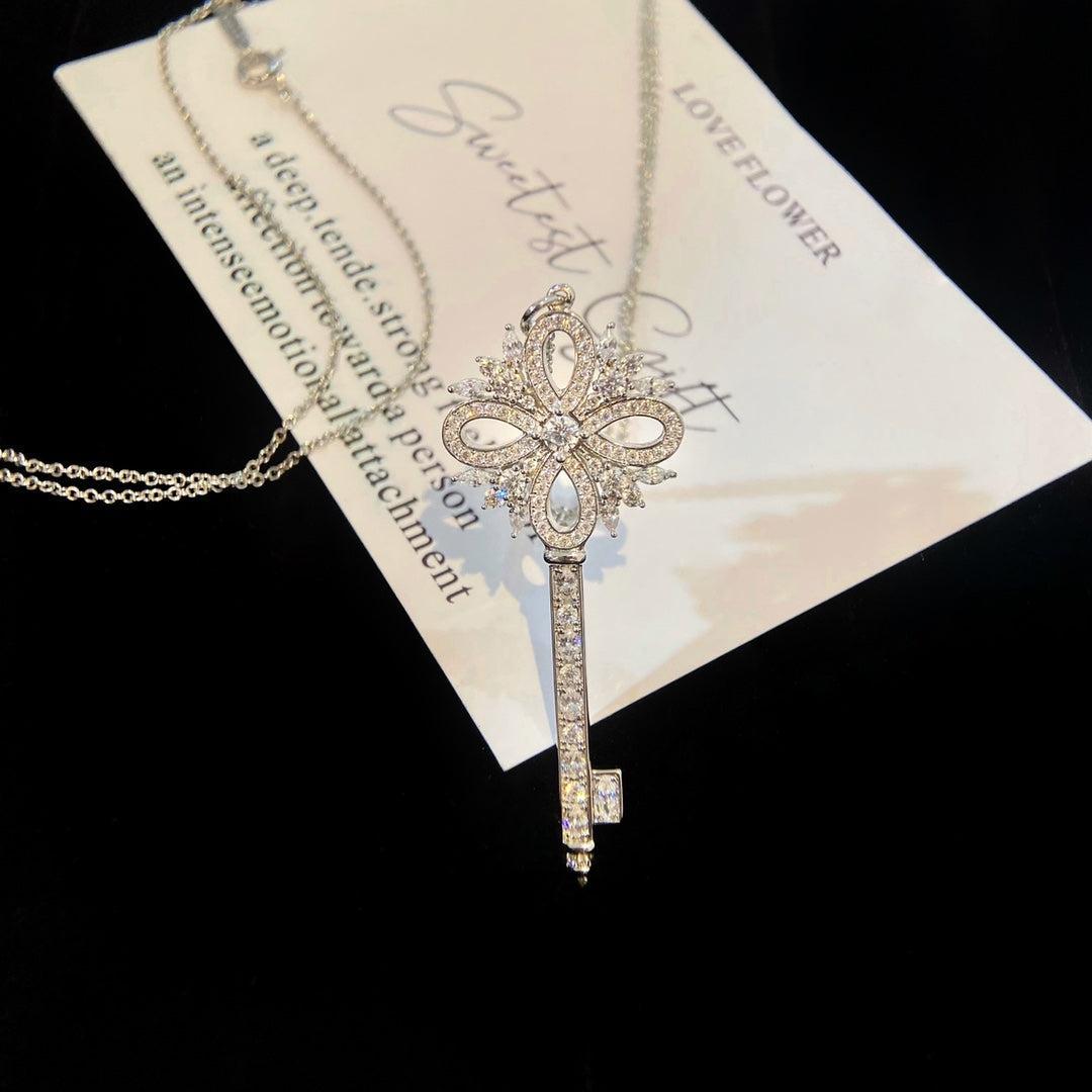 Victoria Key Pedant – LUX VERSE Luxury Designer Fashion Outlet