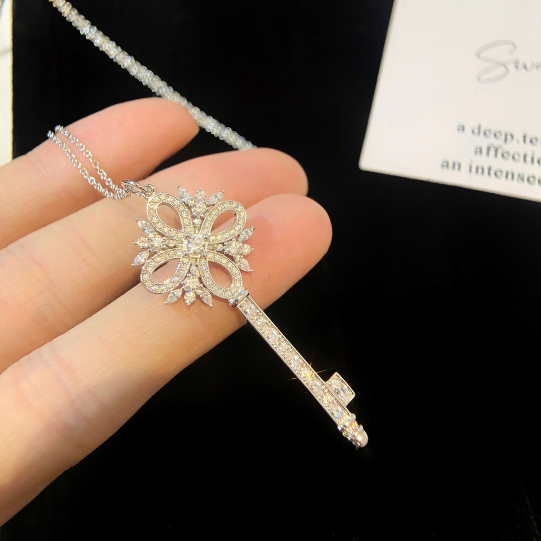 Victoria Key Pedant – LUX VERSE Luxury Designer Fashion Outlet
