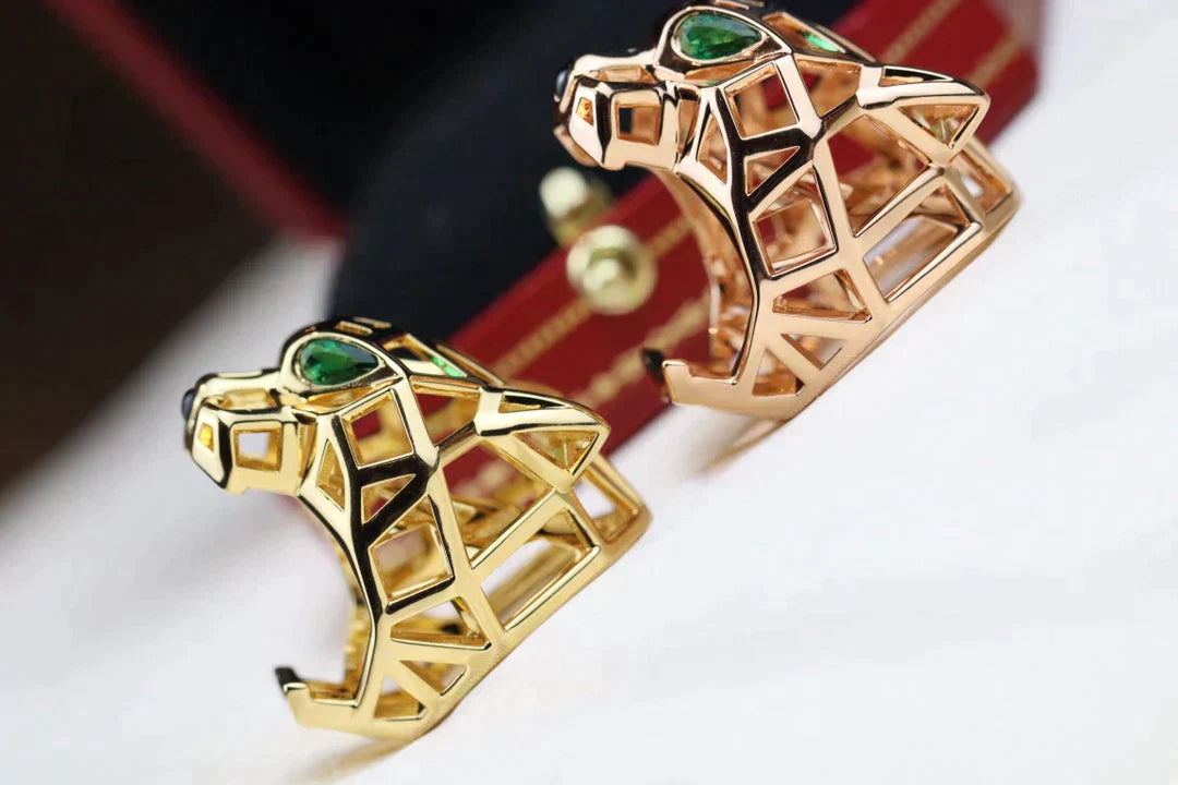 Panthere 31mm Ring Onyx and Tsavorite Garnets – LUX VERSE Luxury Designer Fashion Outlet