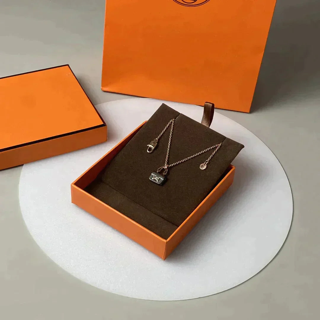 Constance Black Pedant Rose Gold Necklace – LUX VERSE Luxury Designer Fashion Outlet