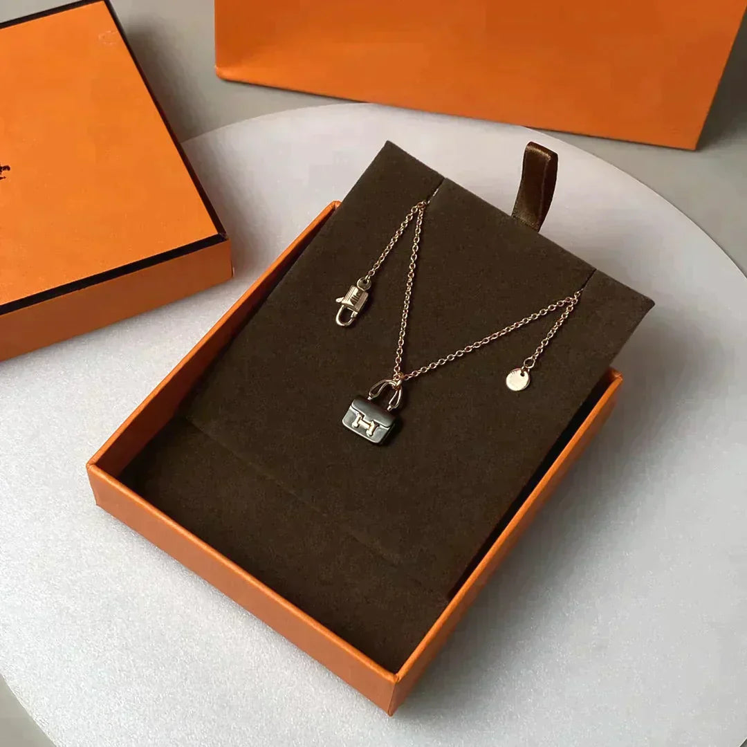 Constance Black Pedant Rose Gold Necklace – LUX VERSE Luxury Designer Fashion Outlet