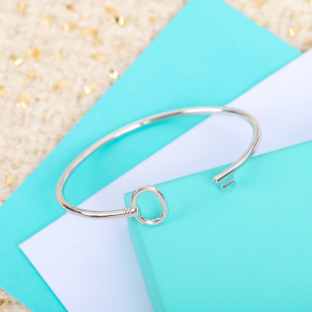 Key Wire Oval Bracelet – LUX VERSE Luxury Designer Fashion Outlet