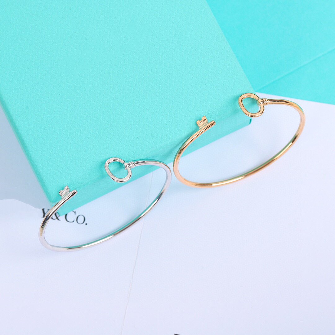 Key Wire Oval Bracelet – LUX VERSE Luxury Designer Fashion Outlet