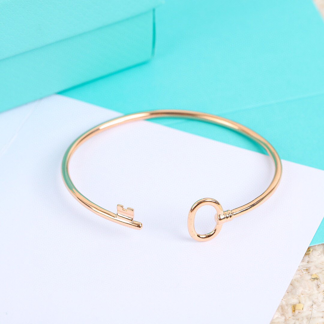 Key Wire Oval Bracelet – LUX VERSE Luxury Designer Fashion Outlet