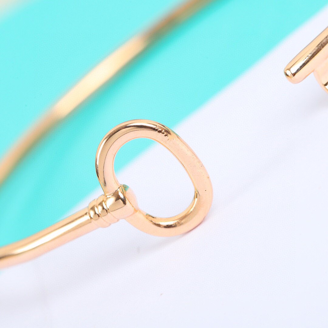 Key Wire Oval Bracelet – LUX VERSE Luxury Designer Fashion Outlet