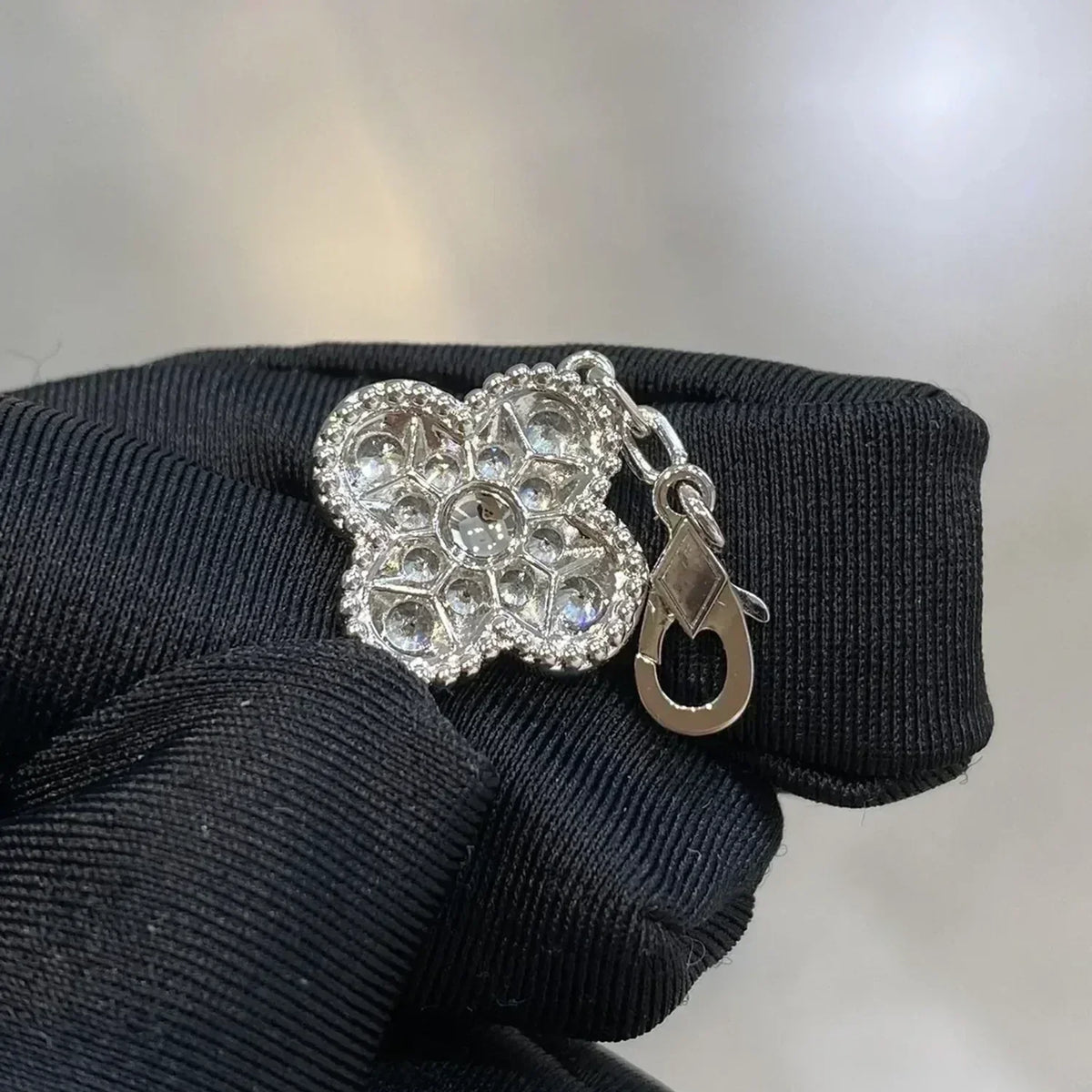 Clover 5 Motifs  Diamond Bracelet Silver – LUX VERSE Luxury Designer Fashion Outlet